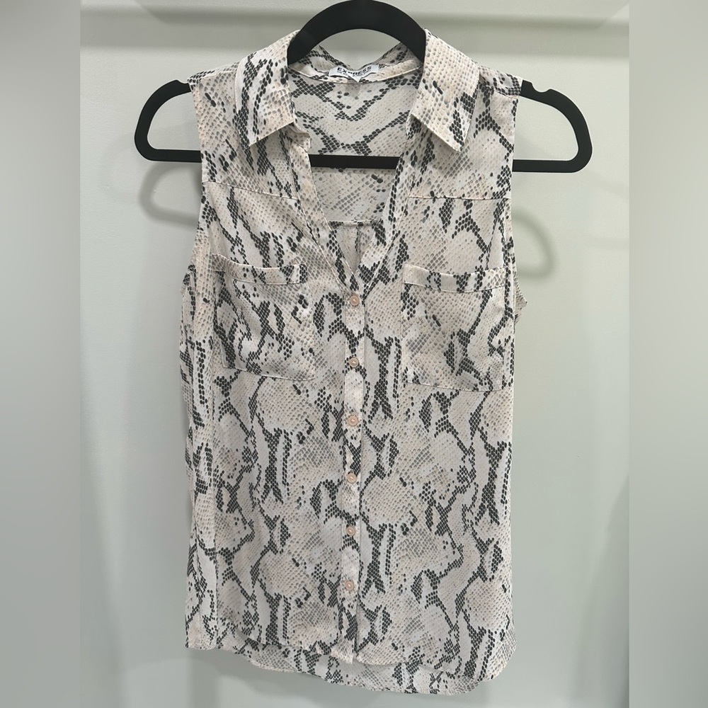 EXPRESS Two-Pocket Sleeveless Portofino Top (Small)